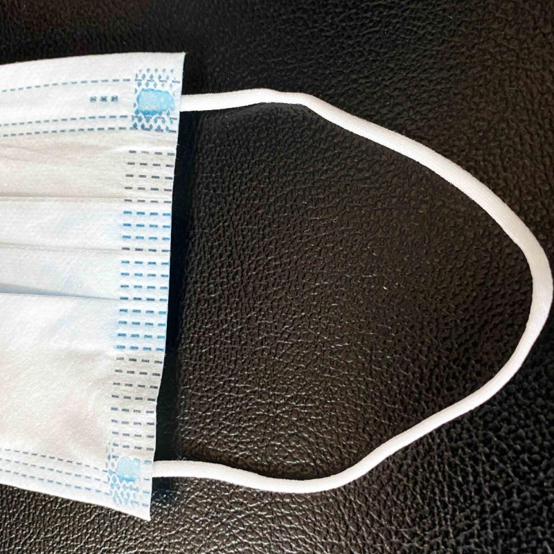 Одноразова Маска, тришарова на резинках для обличчя