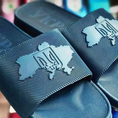 Шльопанці сланці, шлёпанцы мужские, сланцы мужские, шльопанці патріотичні чорні с гербом